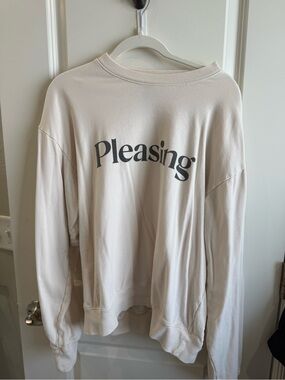 Pleasing Crewneck Sweatshirt in Cream